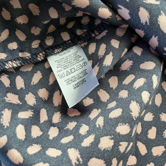 Ann Taylor v-neck ruffle shell. - Picture 11 of 11